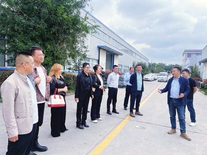 交大总裁班师生进入奥林匹斯之门实业参观学习 交大总裁班师生进入奥林匹斯之门实业参观学习