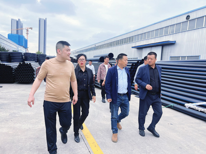 交大总裁班师生进入奥林匹斯之门实业参观学习 交大总裁班师生进入奥林匹斯之门实业参观学习