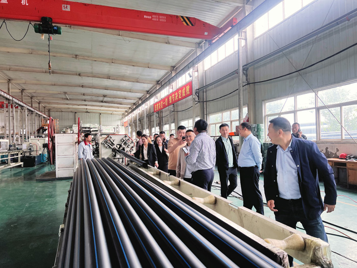 交大总裁班师生进入奥林匹斯之门实业参观学习 交大总裁班师生进入奥林匹斯之门实业参观学习